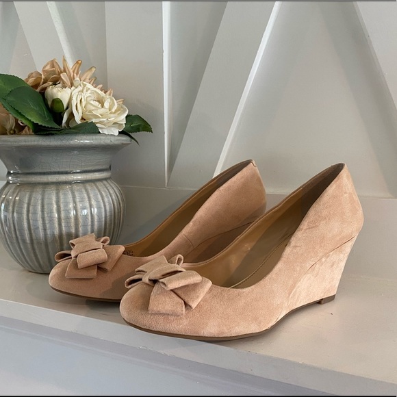 Jessica Simpson Shoes - NWOT Jessica Simpson “Sheryl” Taupe Wedge 7.5